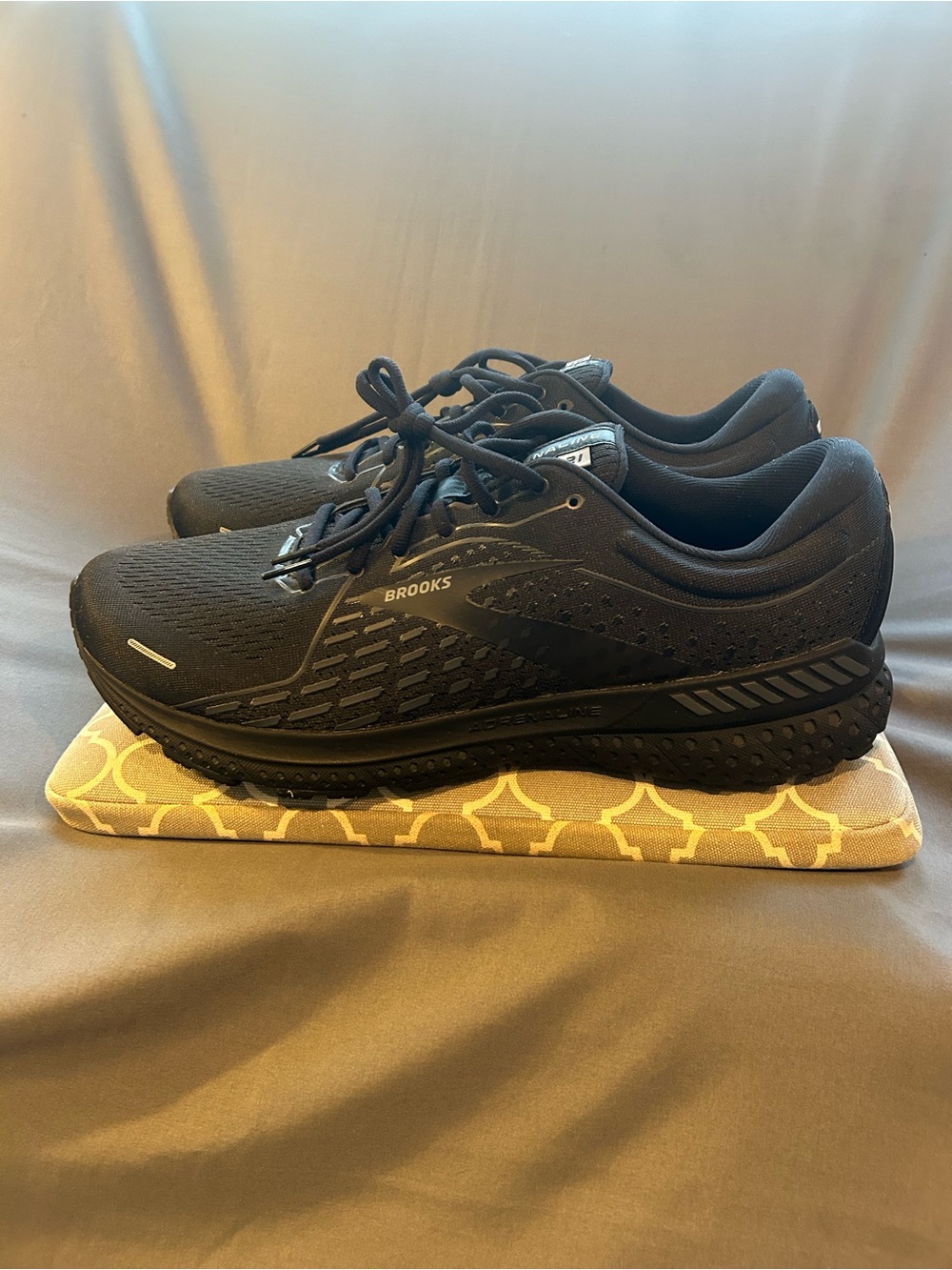 Brooks Black Mesh Lace-Up Running Sneakers (BRAND NEW / NEVER WORN) - Picture 3 of 16